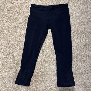 Lululemon size 8 running crops